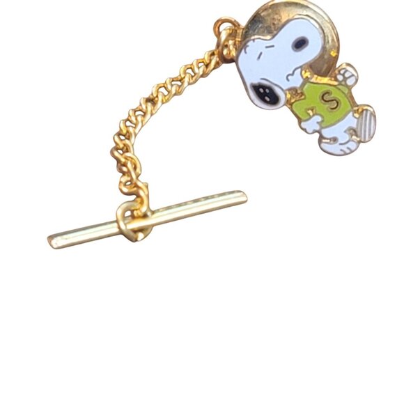 Vintage Snoopy Tie Tack Pin With Chain Enamel Green Sweater Peanuts Collectible - Picture 2 of 7